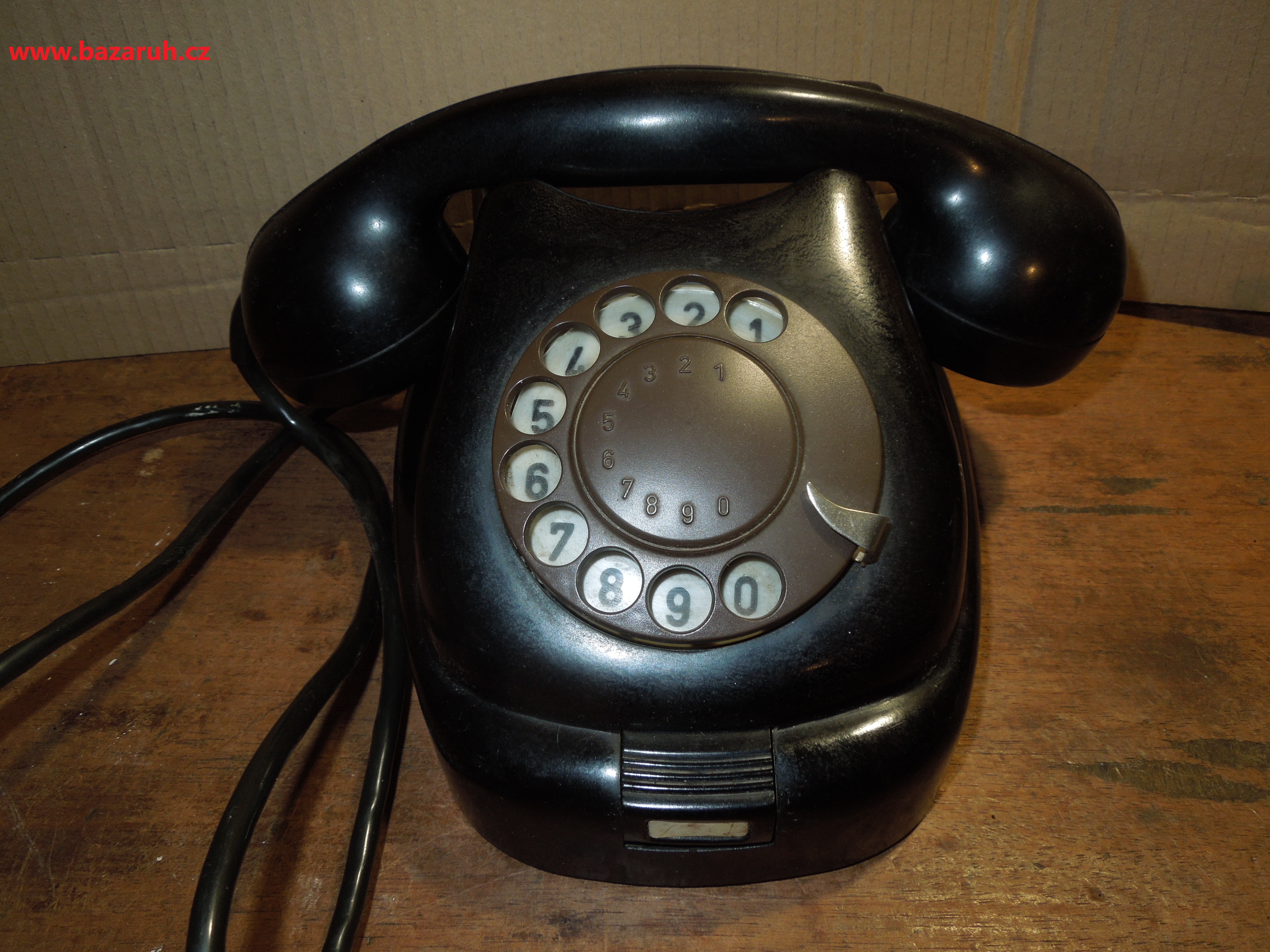 RETRO TELEFON NA DEKORACI