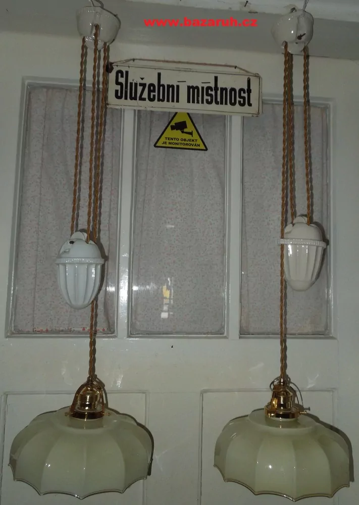 STAHOVACÍ LUSTR STÍNÍTKO STAHOVAČKA 2 KS STEJNÉ