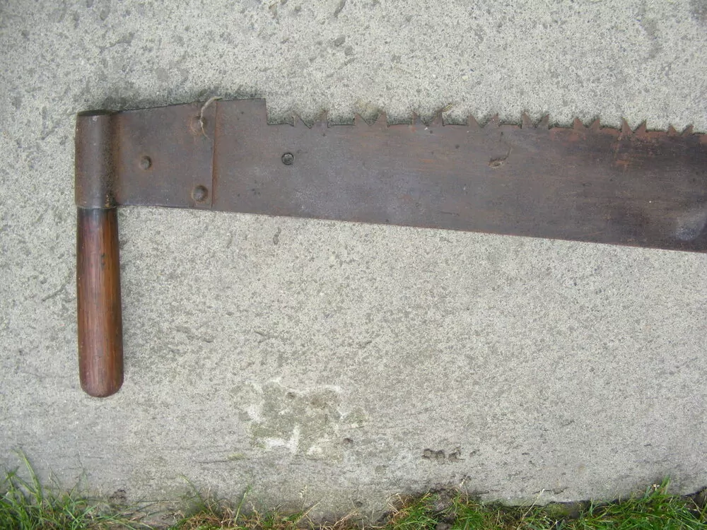 PILA BŘICHATKA DÉLKA 135 CM