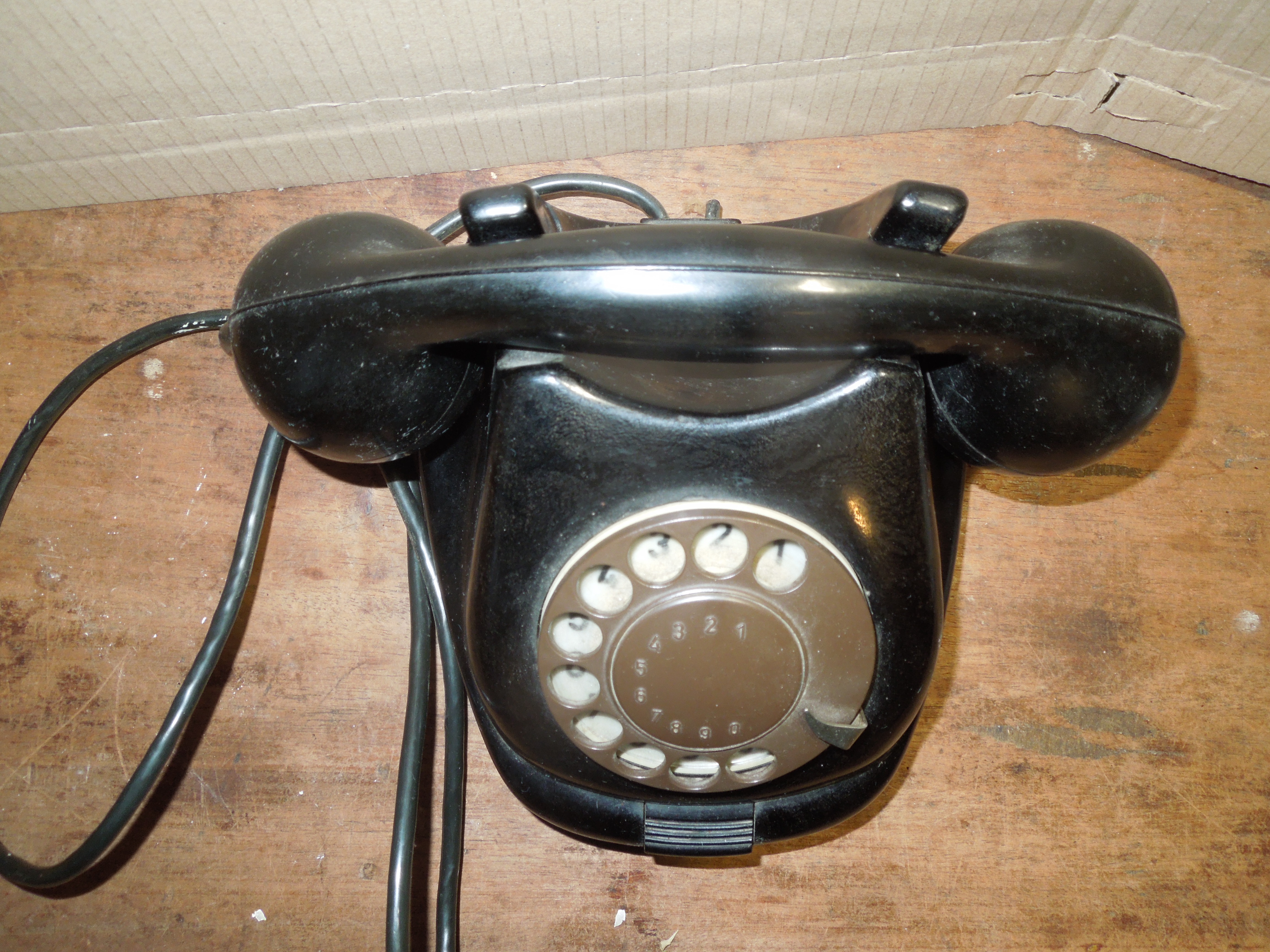 RETRO TELEFON NA DEKORACI