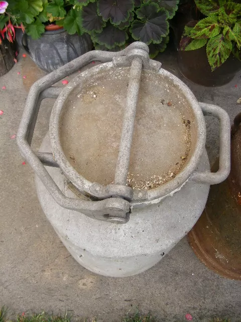 KONVIČKA KONVA BANDASKA NA MLÉKO CCA 25 L