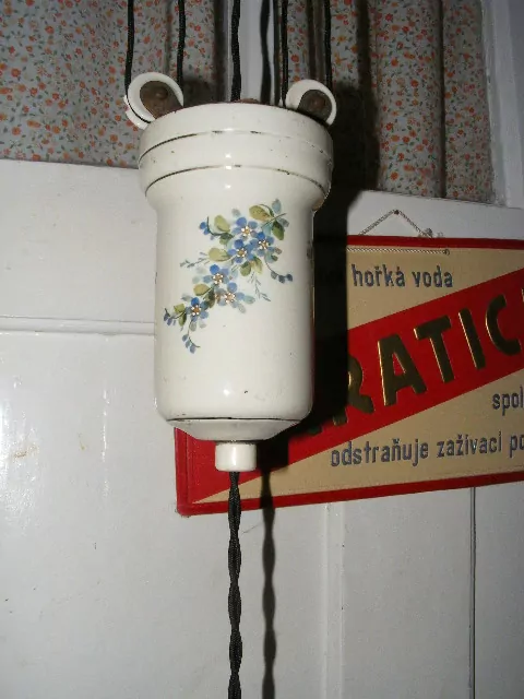 STAHOVACÍ STARÝ LUSTR STÍNÍTKO STAHOVAČKA POMNĚNKY