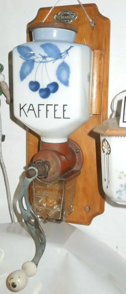 STAROŽITNOST MLÝNEK KAFEMLÝNEK KÁVOMLÝNEK TŘEŠNĚ
