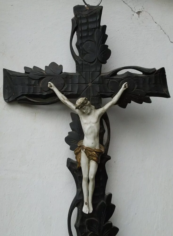 JEŽÍŠ KŘÍŽ DŘEVOŘEZBA KRISTUS PORCELÁN