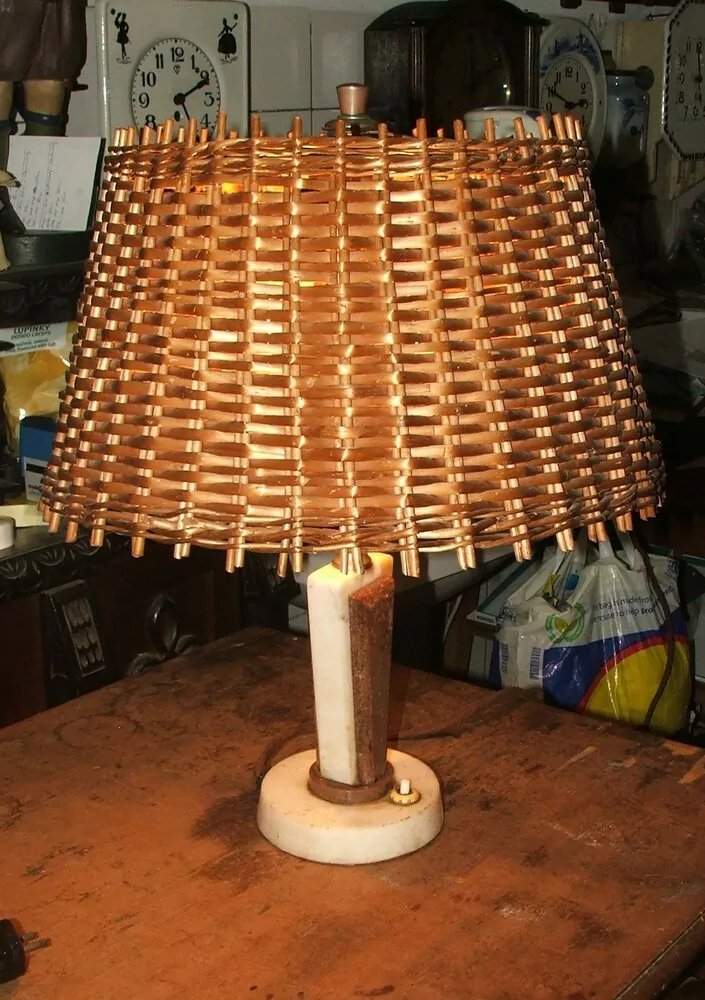 STAROŽITNÁ STOLNÍ LAMPA , LAMPIČKA