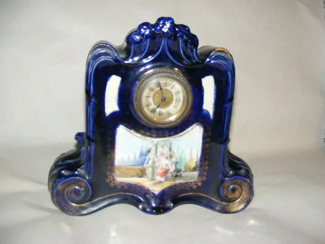 STAROŽITNÉ STOLNÍ PORCELÁNOVÉ HODINY