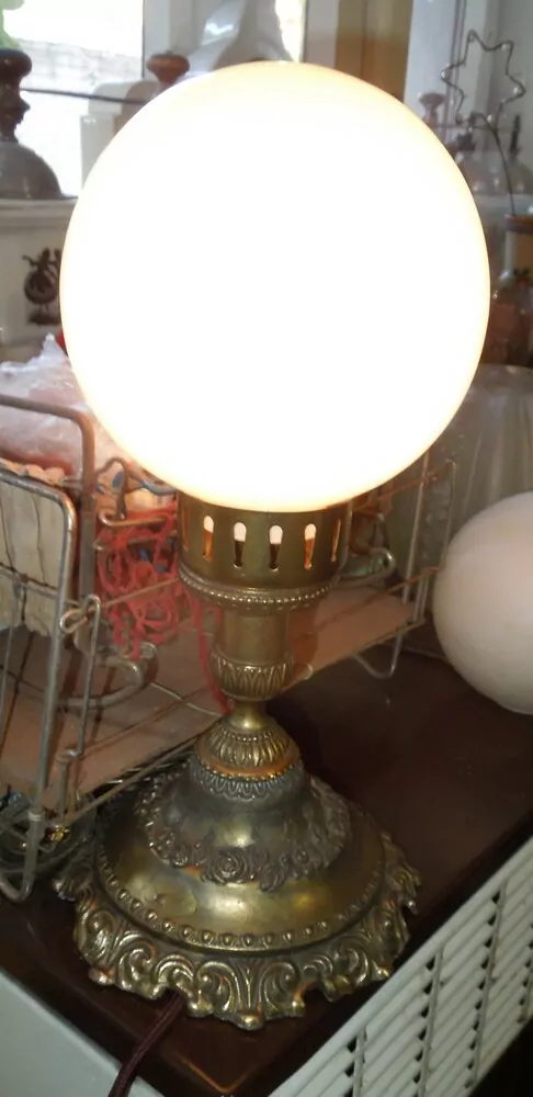 STAROŽITNÁ STOLNÍ LAMPA , LAMPIČKA