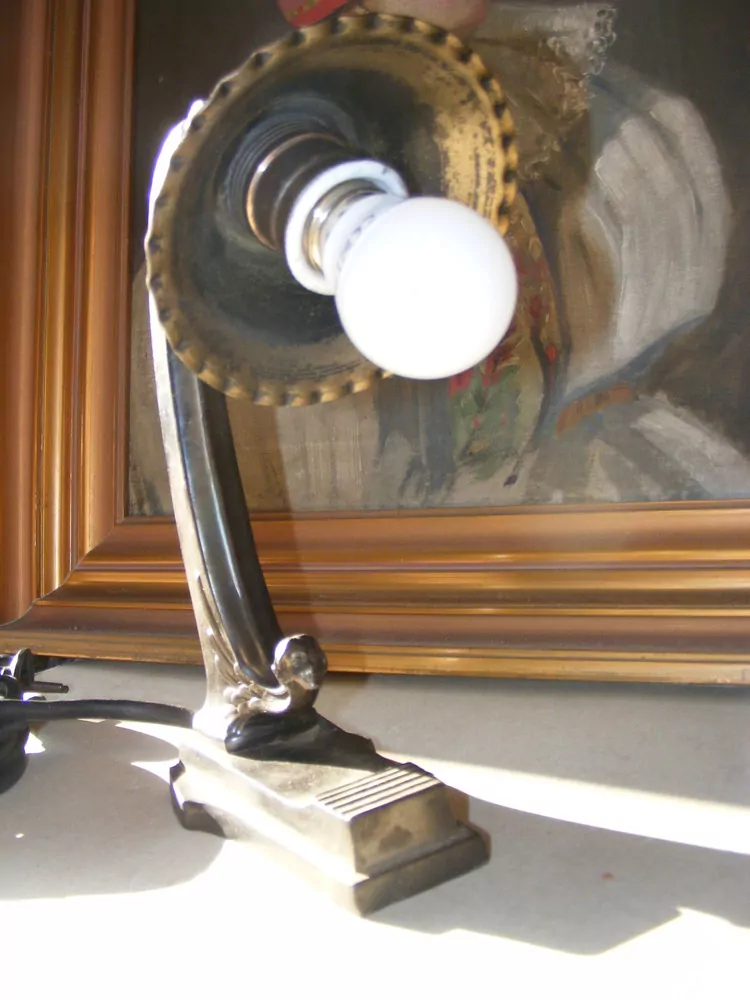 STAROŽITNÁ STOLNÍ LAMPA ELEKTRICKÁ figurální