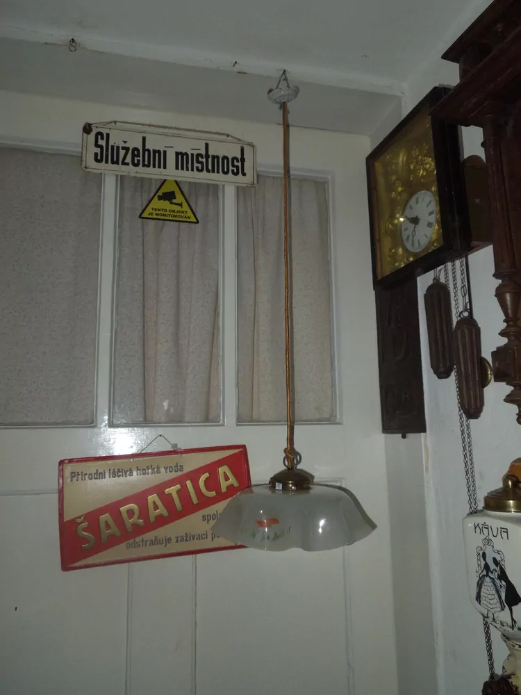 STARÝ LUSTR STÍNÍTKO