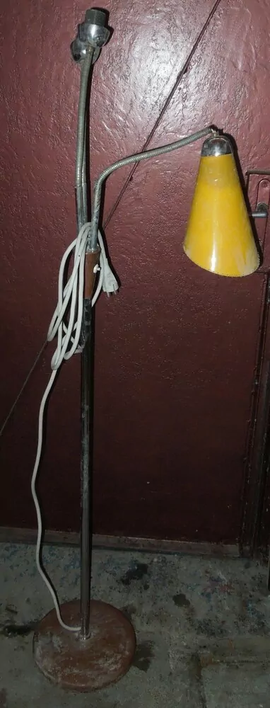 PODLAHOVÁ LAMPA 