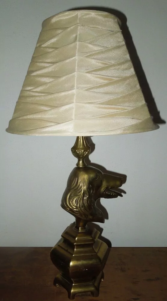STAROŽITNÁ MOSAZNÁ FIGURÁLNÍ  STOLNÍ LAMPA ELEKTRICKÁ MOTIV PES Anglický kokršpaněl ??