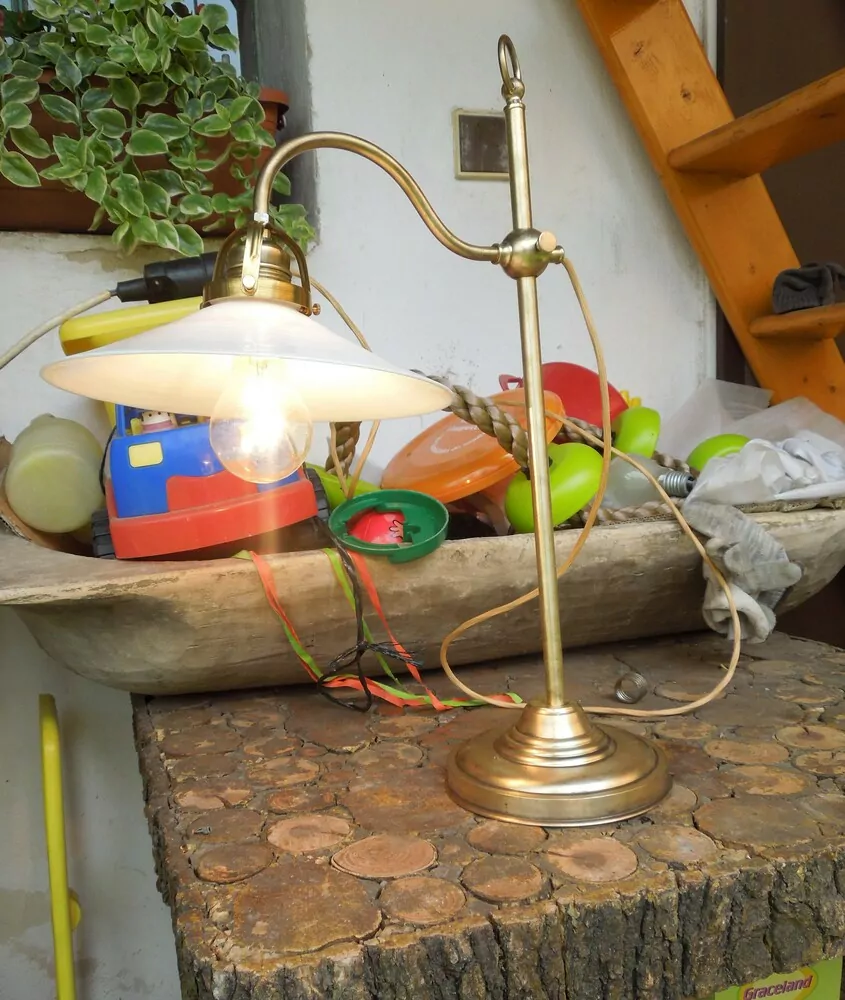 STAROŽITNÁ STOLNÍ  LAMPA LAMPIČKA 
