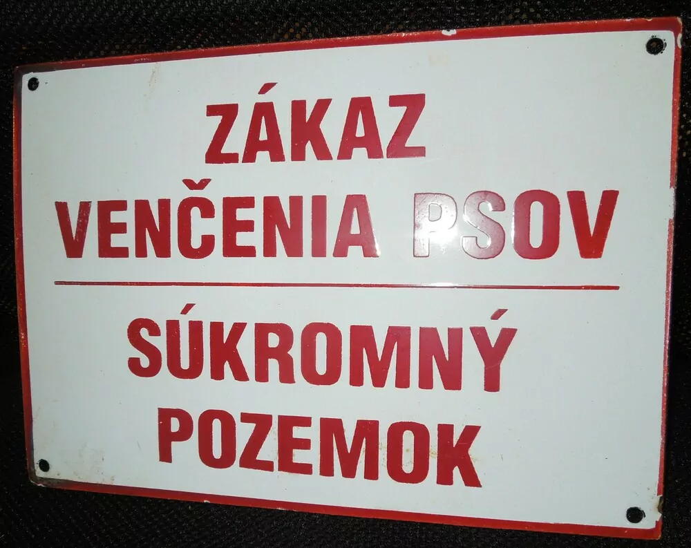 ZÁKAZ VENČENIA PSOV - SÚKROMNÝ POZEMOK