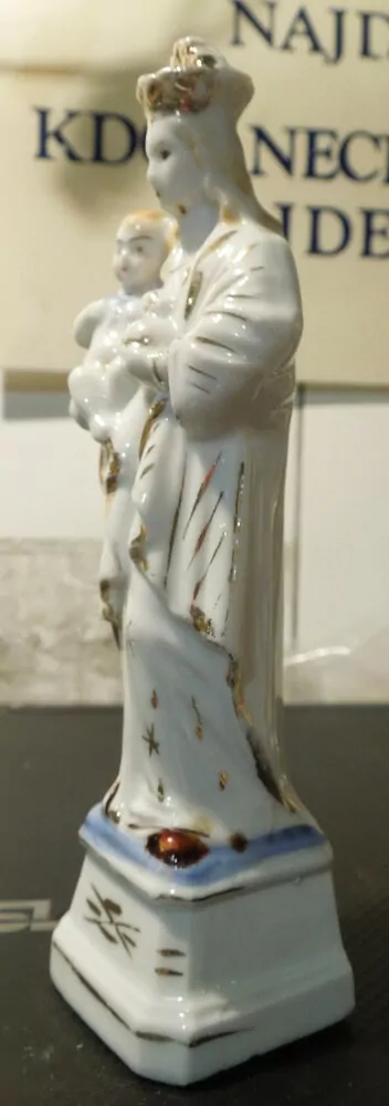 SOCHA SVATÁ PORCELÁN 14,5 CM