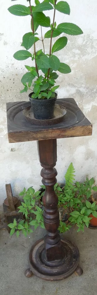 STOJAN NA KVĚTINÁČ