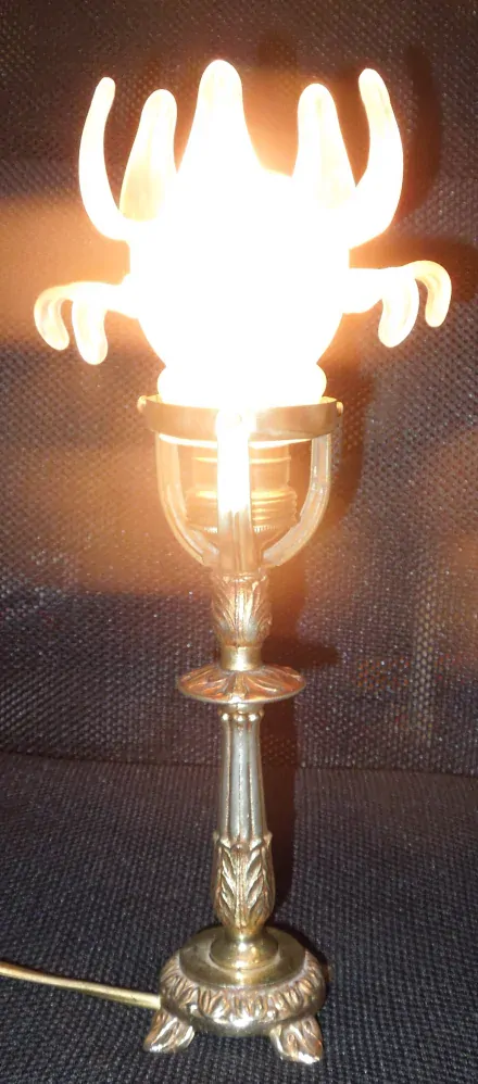 STOLNÍ MOSAZNÁ LAMPA