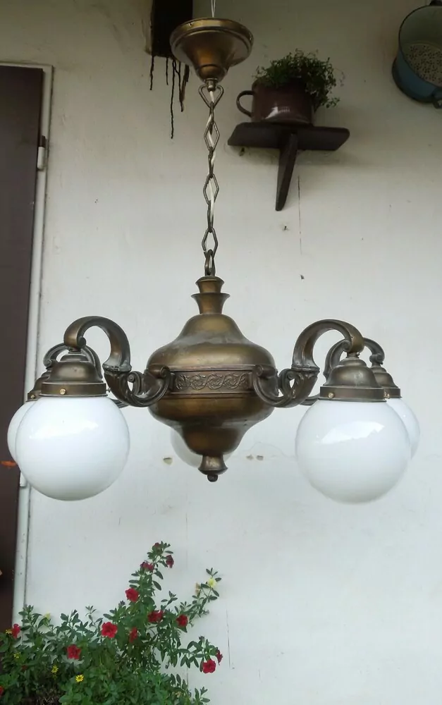 STAROŽITNÝ MOSAZNÝ LUSTR