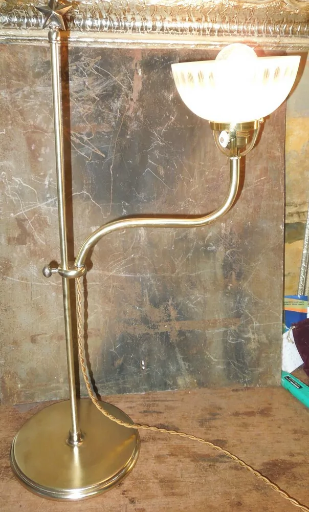 STAROŽITNÁ STOLNÍ MOSAZNÁ LAMPA ELEKTRICKÁ POLOHOVATELNÁ s hvězdou