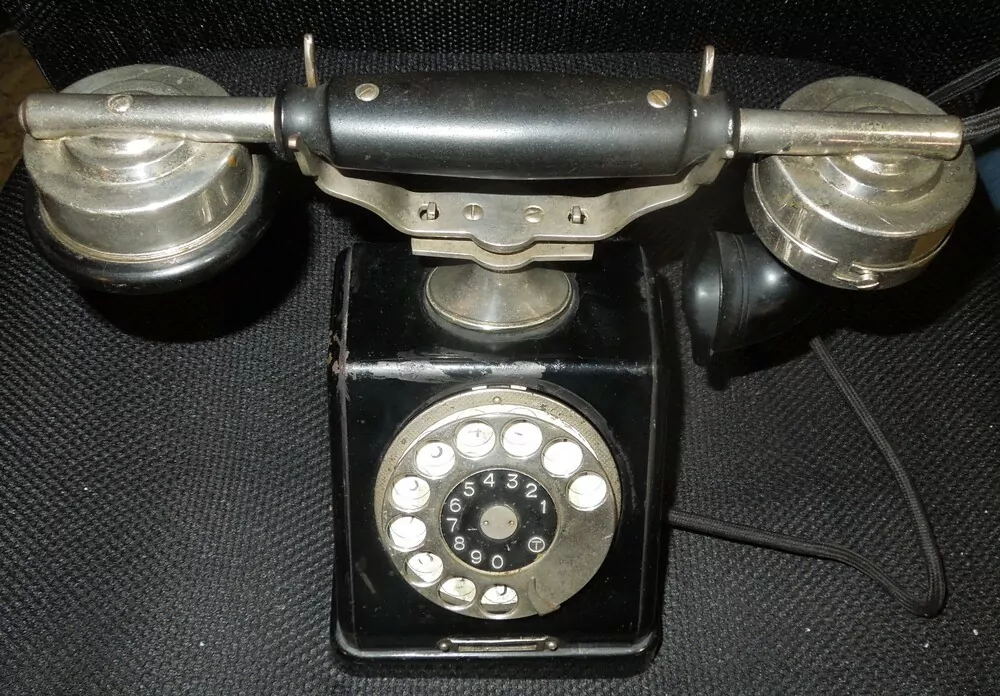 STAROŽITNÝ TELEFON