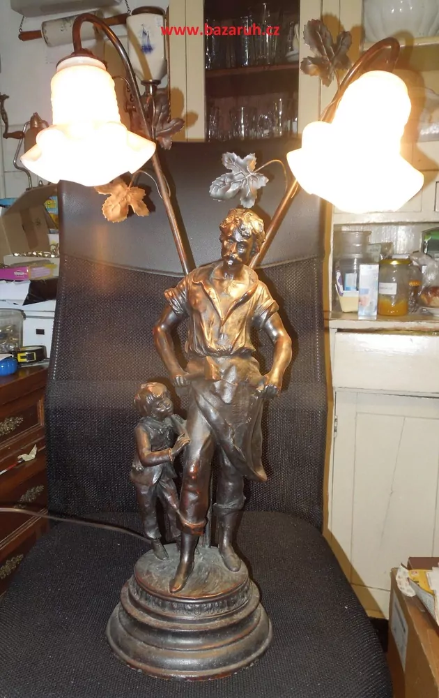 STARÁ FIGURÁLNÍ LAMPA