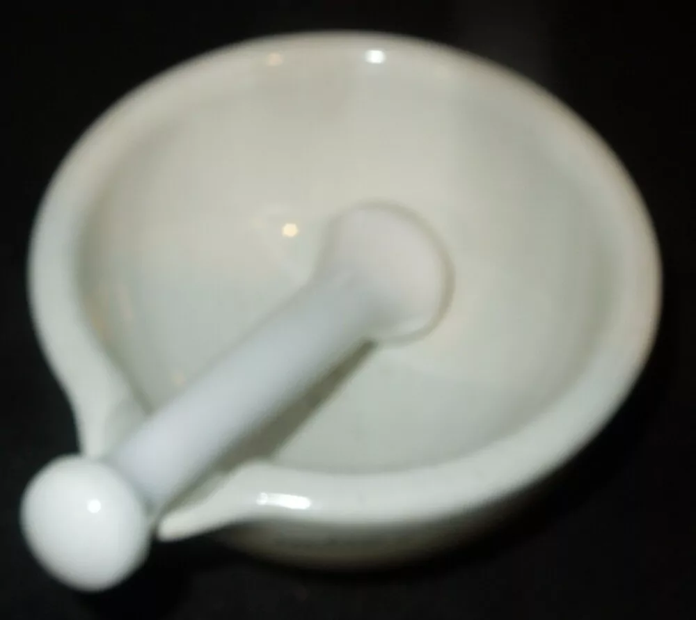 HMOŽDÍŘ PORCELÁNOVÝ
