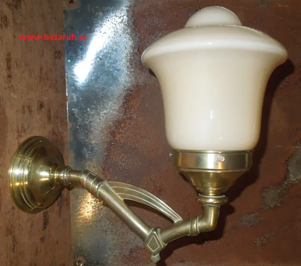 LAMPIČKA NA STĚNU LAMPA ELEKTRICKÁ 