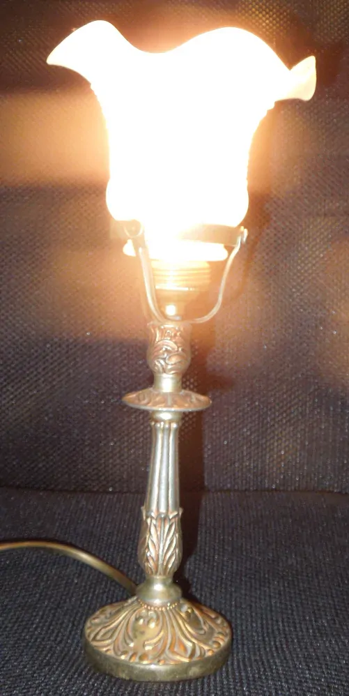 STOLNÍ MOSAZNÁ LAMPA