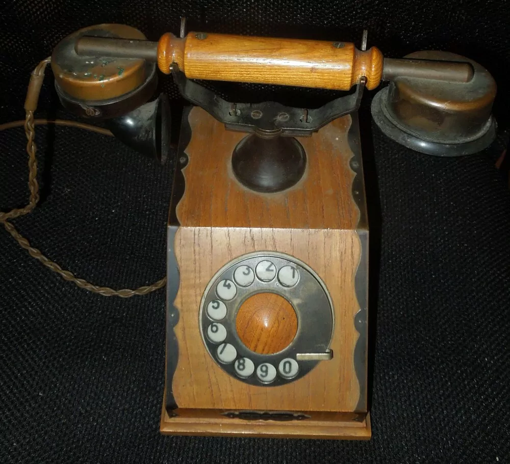 STAROŽITNÝ TELEFON PĚKNÁ DEKORACE