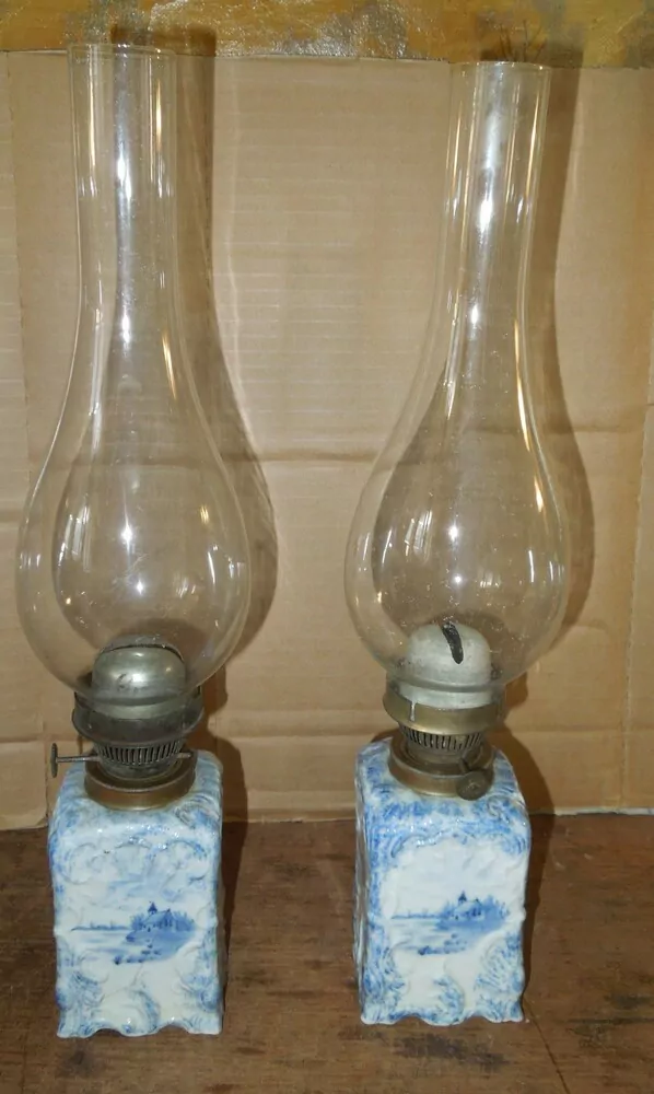 STAROŽITNÁ PETROLEJOVÁ LAMPA , PETROLEJKA  2 KS
