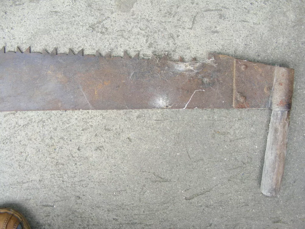 PILA BŘICHATKA DÉLKA 135 CM