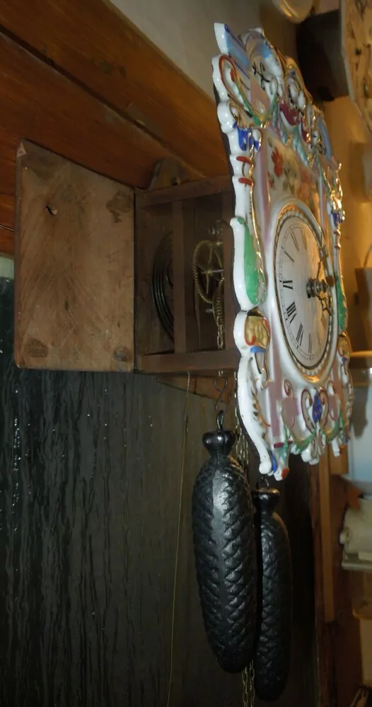 PORCELÁNOVÉ HODINY ZÁVAŽOVÉ