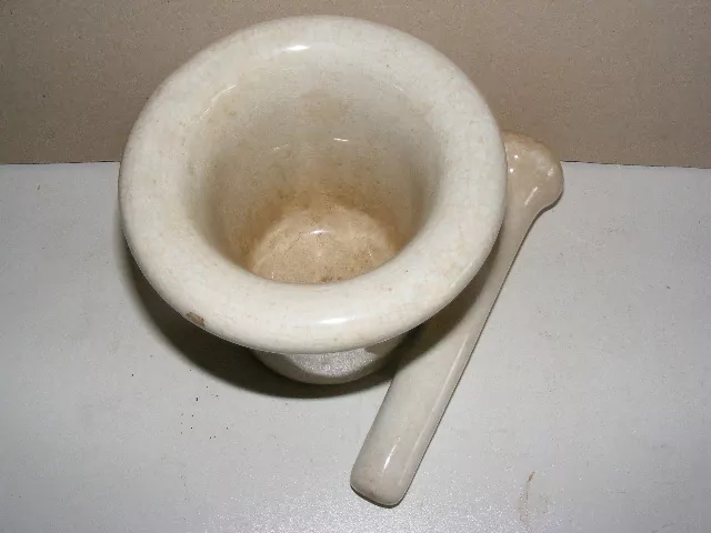 HMOŽDÍŘ PORCELÁNOVÝ RU BÍLÝ