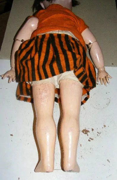 STAROŽITNÁ PANENKA S PORCELÁNOVOU HLAVOU cca 59 cm, zn. DEPOSE