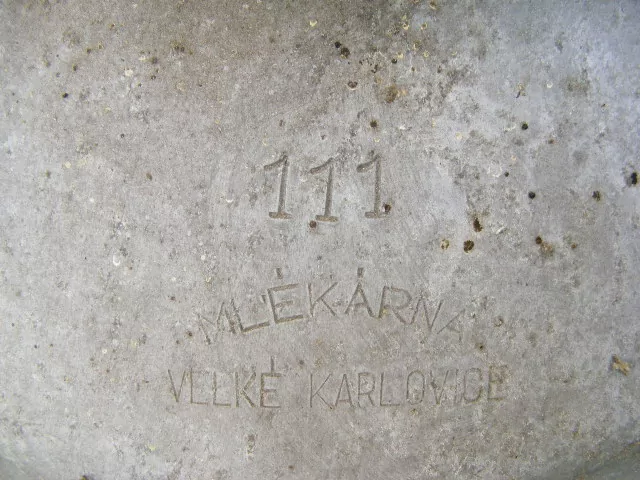 KONVIČKA KONVA BANDASKA NA MLÉKO CCA 25 L