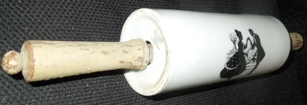PORCELÁNOVÝ VÁLEČEK ROKOKO