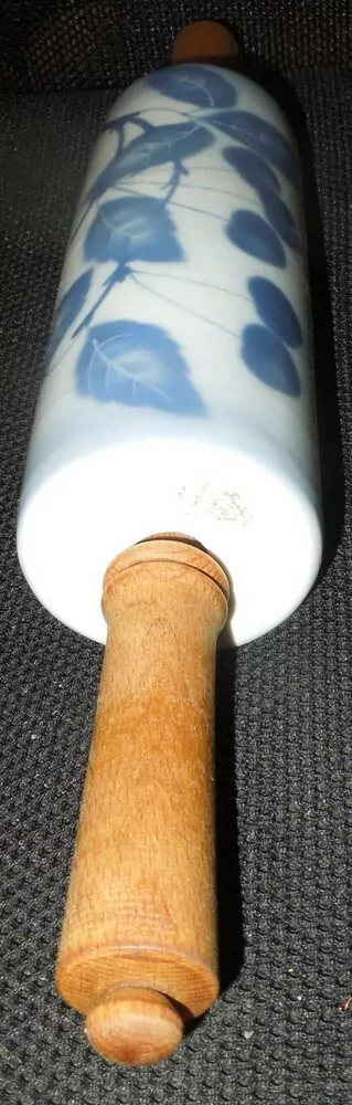 PORCELÁNOVÝ VÁLEČEK MODRÉ TŘEŠNĚ TEPLICE