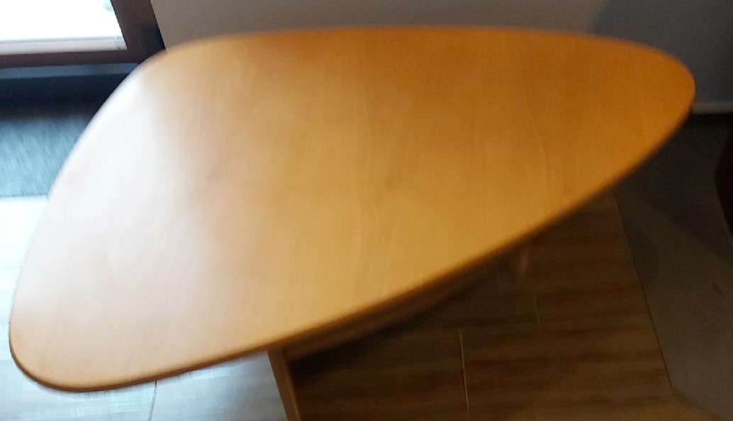 Konferenční stolek, stůl novodobý