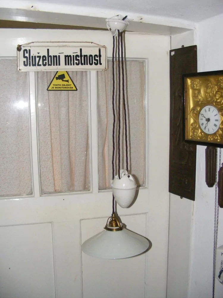 STAHOVACÍ STARÝ LUSTR STÍNÍTKO STAHOVAČKA