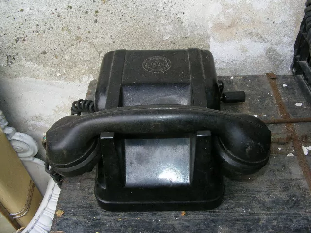 STAROŽITNÝ TELEFON  