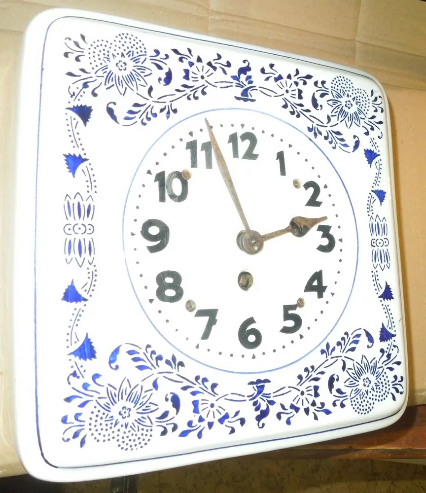 HODINY PORCELÁNOVÉ MOTIV CIBULÁK