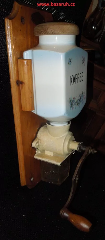 STAROŽITNOST PORCELÁNOVÝ MLÝNEK POMNĚNKY