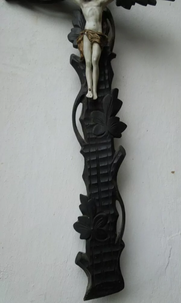 JEŽÍŠ KŘÍŽ DŘEVOŘEZBA KRISTUS PORCELÁN
