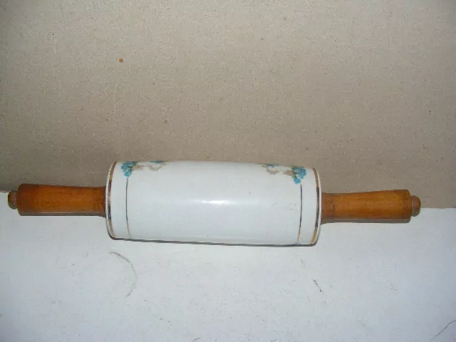 PORCELÁNOVÝ VÁLEČEK POMNĚNKY