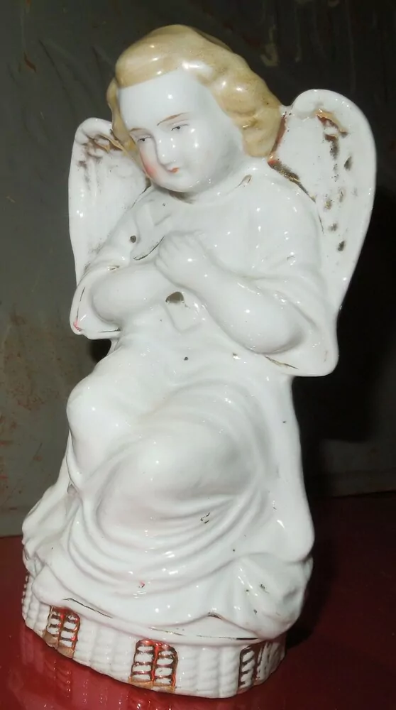 SOCHA SVATÁ PORCELÁN ANDĚL 16,5 CM