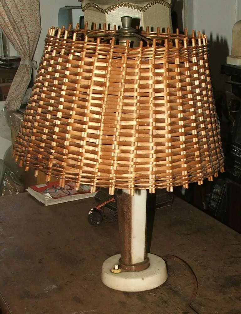 STAROŽITNÁ STOLNÍ LAMPA , LAMPIČKA