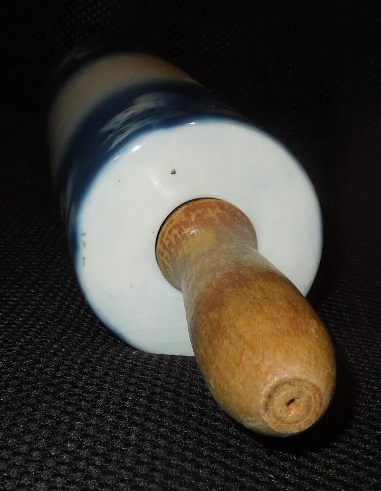 PORCELÁNOVÝ VÁLEČEK modré třešně