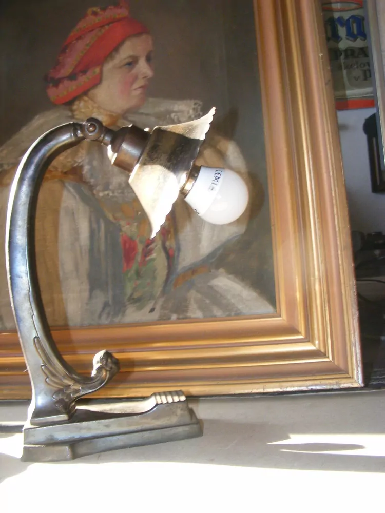 STAROŽITNÁ STOLNÍ LAMPA ELEKTRICKÁ figurální