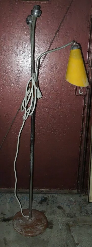 PODLAHOVÁ LAMPA 