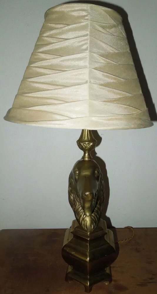 STAROŽITNÁ MOSAZNÁ FIGURÁLNÍ  STOLNÍ LAMPA ELEKTRICKÁ MOTIV PES Anglický kokršpaněl ??