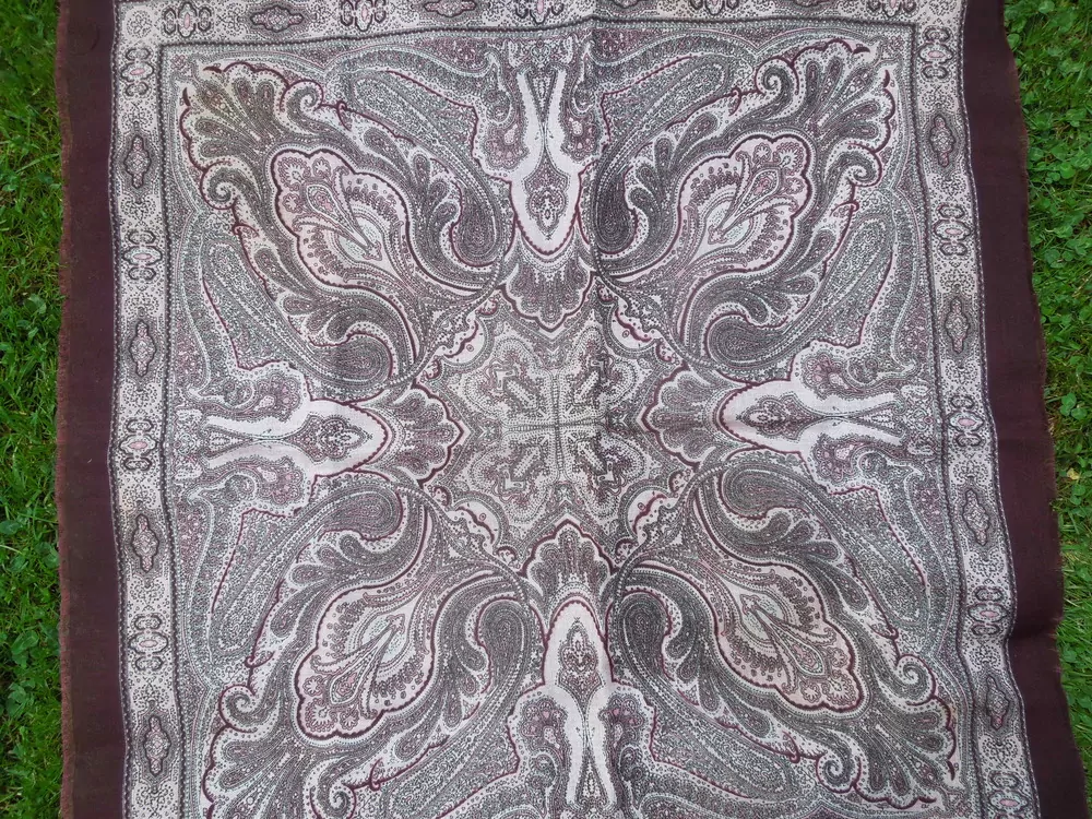 KROJ ŠÁTEK VZOROVANÁ (BORDO)